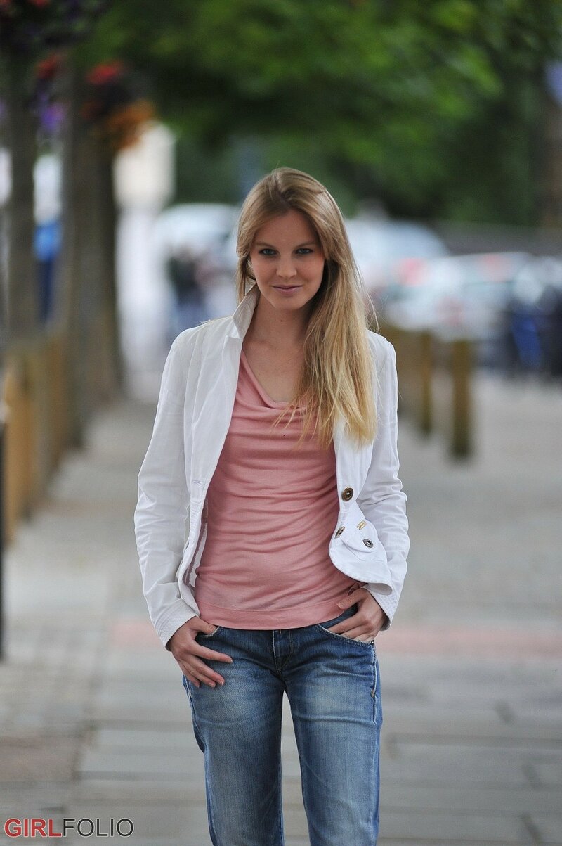 Дина, 24